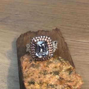 New DIAMONBLISS blue & pink Cubic Zirconia ring